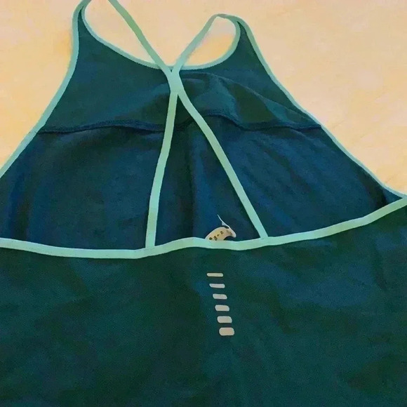 Under armour top - Picture 5 of 6